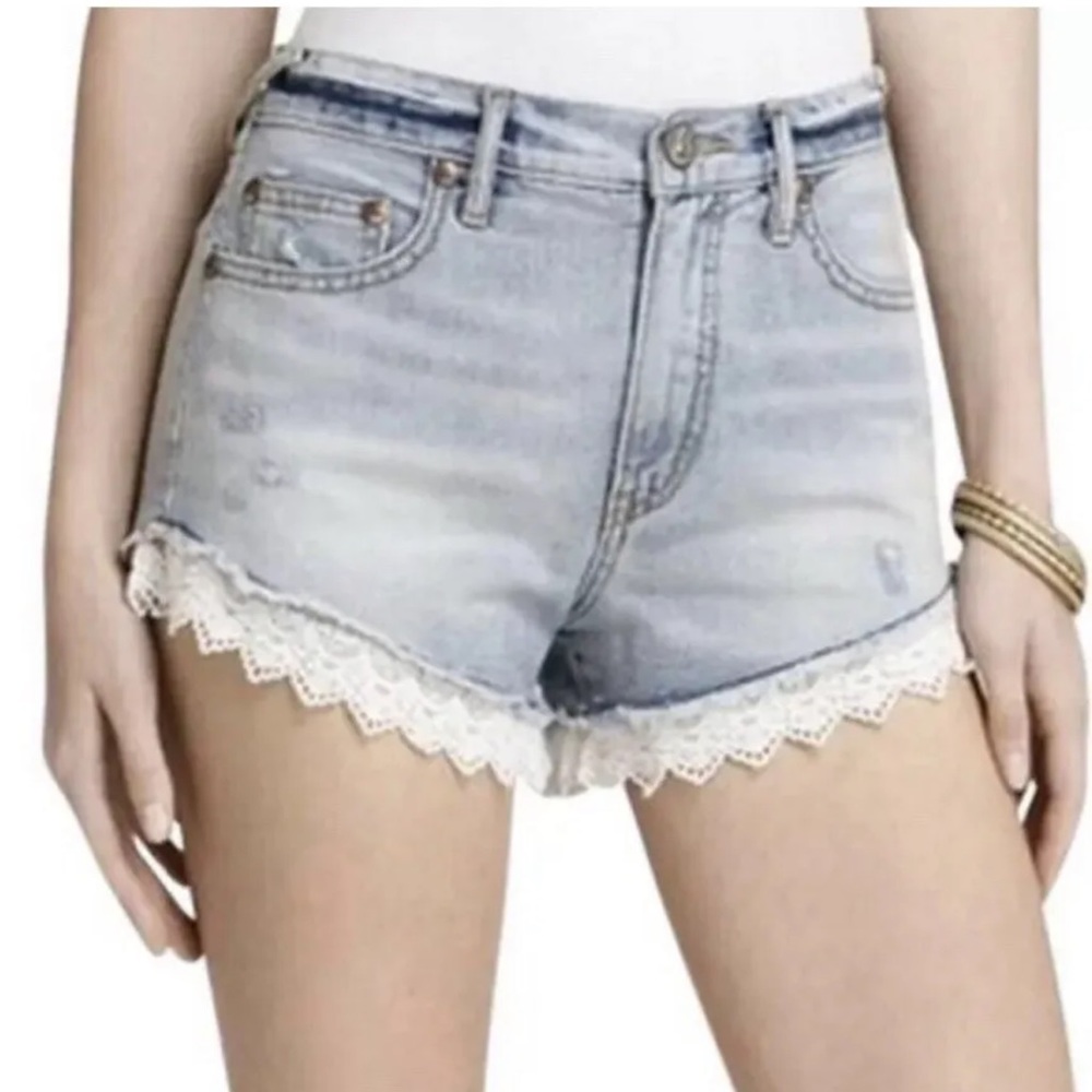 Free People Light Wash Lace Trim Distressed Denim Shorts Size 25
